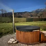Apartmán Domček pod Vežami s vírivkou a krbom, priamo pri Skibuse do Jasnej *