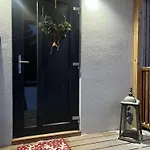 Domček pod Vežami s vírivkou a krbom, priamo pri Skibuse do Jasnej