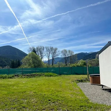 Domcek Pod Vezami S Virivkou A Grilom, Pri Termalnom Kupalisku Apartmán *