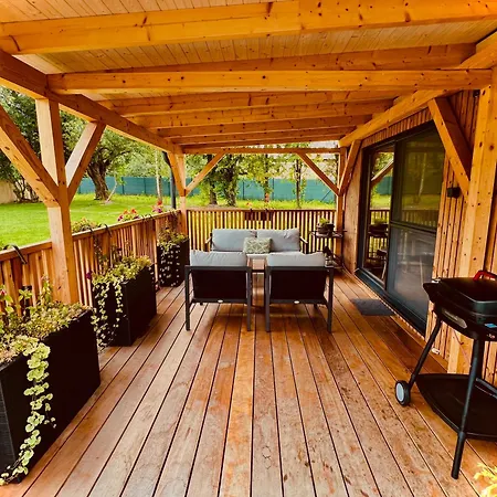 Domček Pod Vežami S Vírivkou A Krbom, Priamo Pri Skibuse Do Jasnej