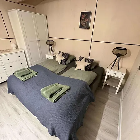 Domcek Pod Vezami S Virivkou A Grilom, Pri Termalnom Kupalisku * Liptovský Ján