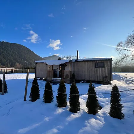 Domcek Pod Vezami S Virivkou A Krbom, Priamo Pri Skibuse Do Jasnej 아파트 *
